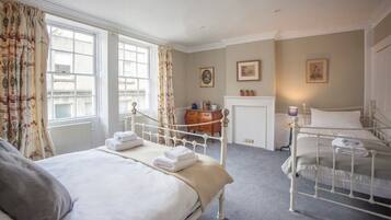 4 bedrooms, iron/ironing board, travel crib, WiFi (free)