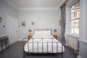 4 bedrooms, iron/ironing board, travel cot, free WiFi