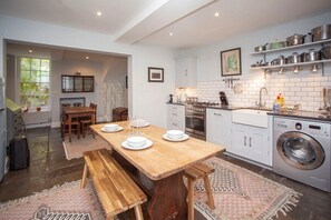 Fridge, microwave, oven, stovetop - Gorgeous, Georgian Townhouse- Central Bath  (PP) (Bath)