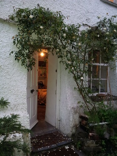 Bijou 17th Century Cottage