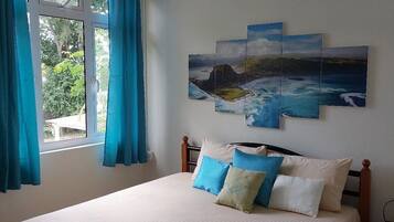 2 bedrooms, in-room safe, desk, iron/ironing board