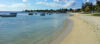 Luxury Apartment on the beach at Albion.
