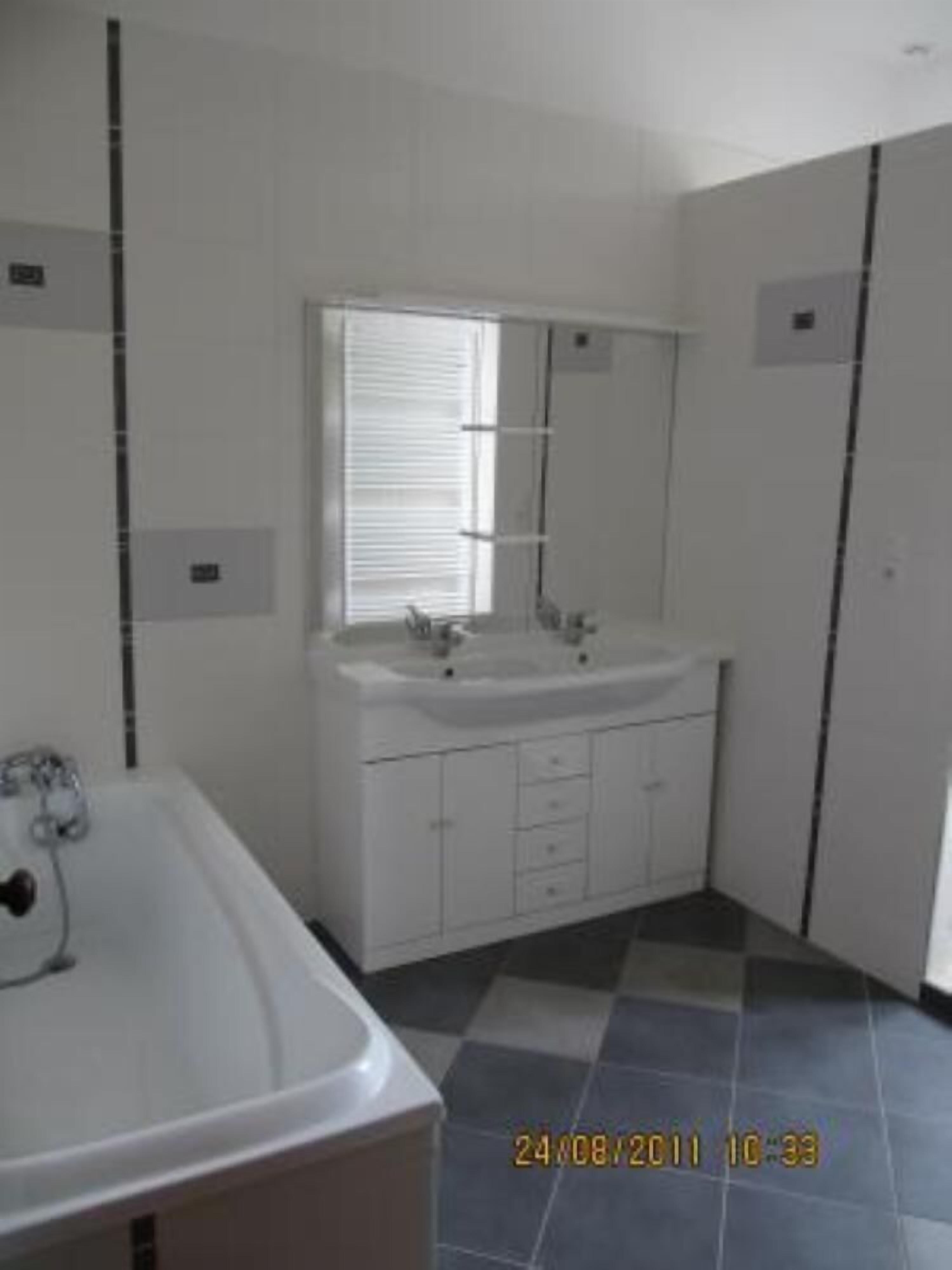 Royan: House / Villa ROYAN NEAR NICE SANDY BEACH and COMMERCES