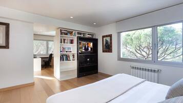 8 slaapkamers, een strijkplank/strijkijzer, wifi