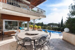 Outdoor dining - ROMANI - House with private pool. Capacity up to 17 people. 20 minutes Barcelona (Cabrils)