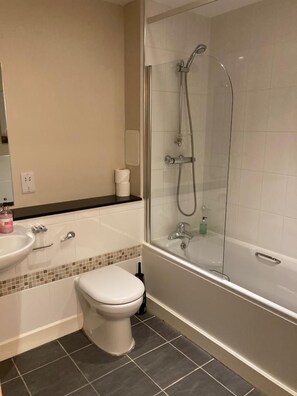 Bathtub, hair dryer - Two bedroom 2nd floor apartment at The Highland Club. Sofa bed sleeps 6 people. (Fort Augustus)