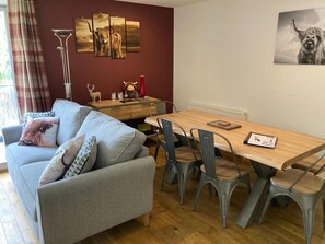 TV - Two bedroom 2nd floor apartment at The Highland Club. Sofa bed sleeps 6 people. (Fort Augustus)