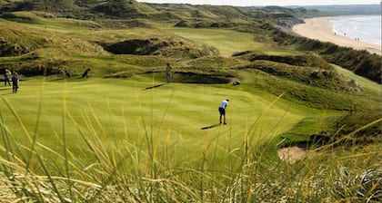 4star, epäonnistunut irlanti. itsepalvelu. pelihuone, 4 makuuhuonetta, 4 kylpyhuonetta. nukkuu 8