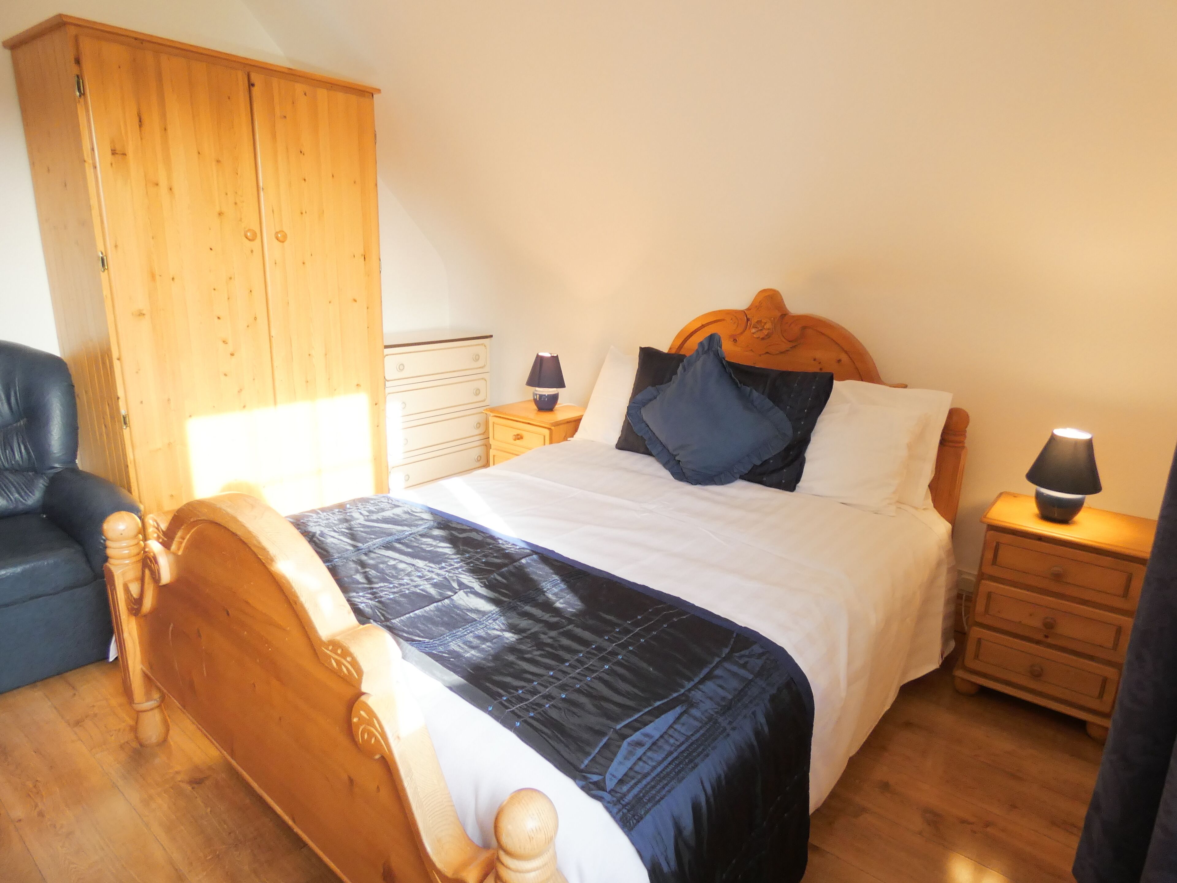 4 bedrooms, desk, iron/ironing board, travel cot