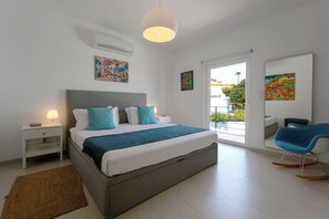 4 soverom, safe på rommet, strykejern/-brett og reiseseng for barn