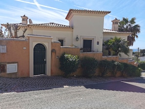 Exterior - Stunning Detached Villa with AC, Wi Fi, Own Pool, Fab Sea Views - Walk To Beach! (Praia da Luz, Lagos)