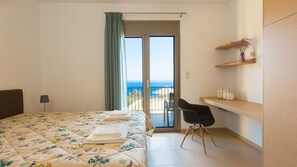 4 bedrooms, iron/ironing board, travel crib, free WiFi - Panoramic Sea Views, 2 km from the beach, heated pool (Rethymno)