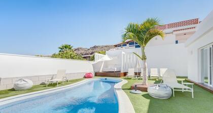 GROSSE DESIGN VILLA 5 SCHLAFZIMMER IN PALM MAR MIT 2 UNABHÄNGIGEN WOHNUNGEN
