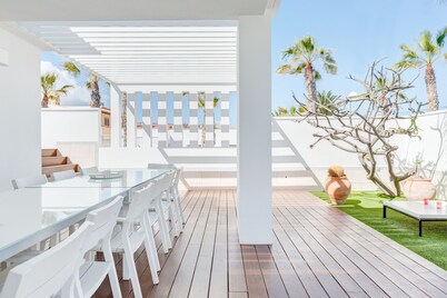 LARGE DESIGN VILLA 5 BEDROOMS IN PALM MAR WITH 2 INDEPENDENT APARTMENTS