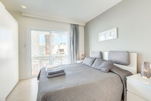 5 bedrooms, in-room safe, iron/ironing board, travel cot