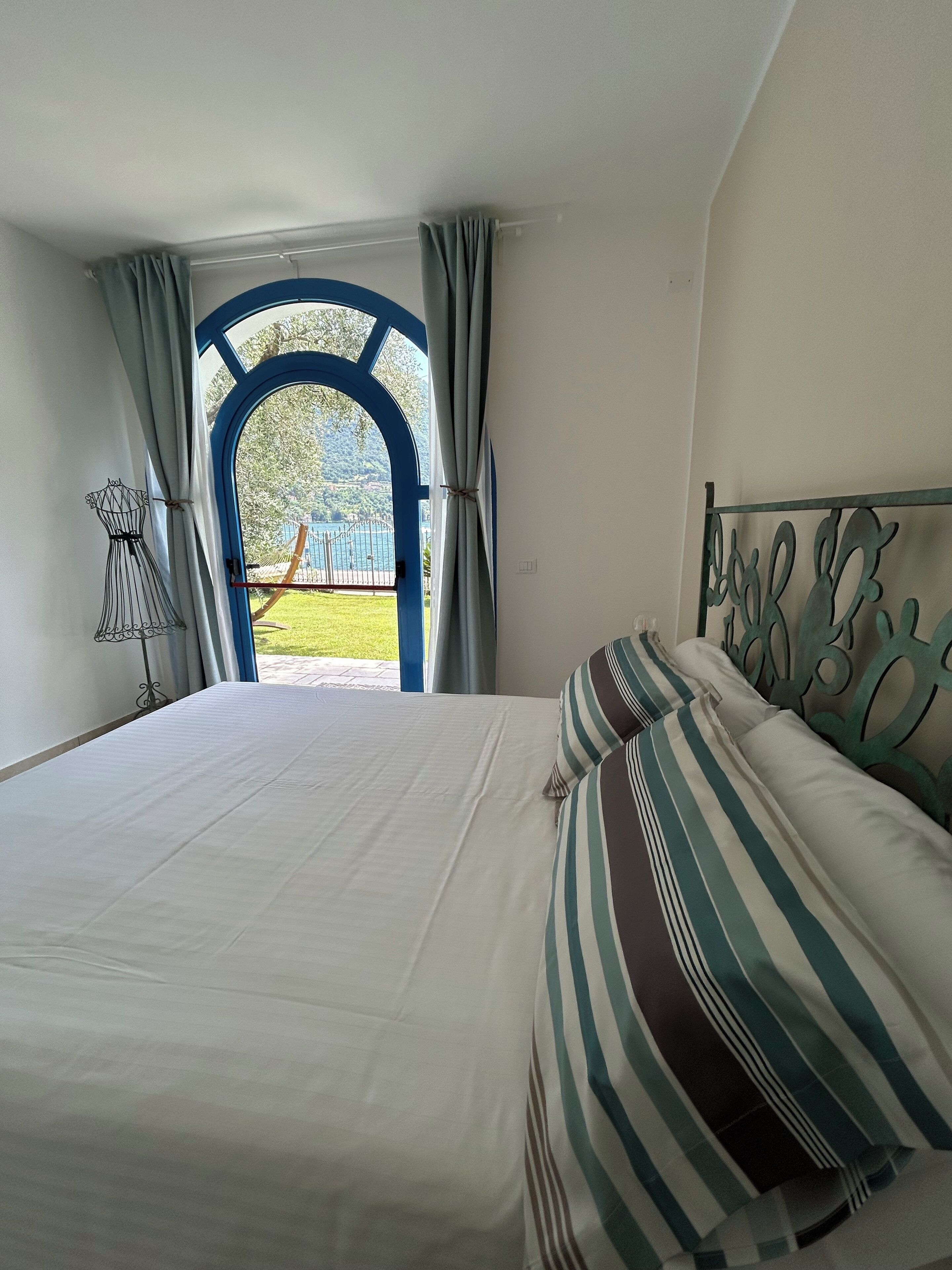 2 Schlafzimmer, Schreibtisch, Bügeleisen/Bügelbrett, Reisekinderbett