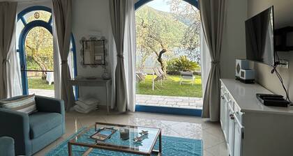 MY HOME IN MOUNT ISLAND-Apartment facing Lake Peschiera Maraglio