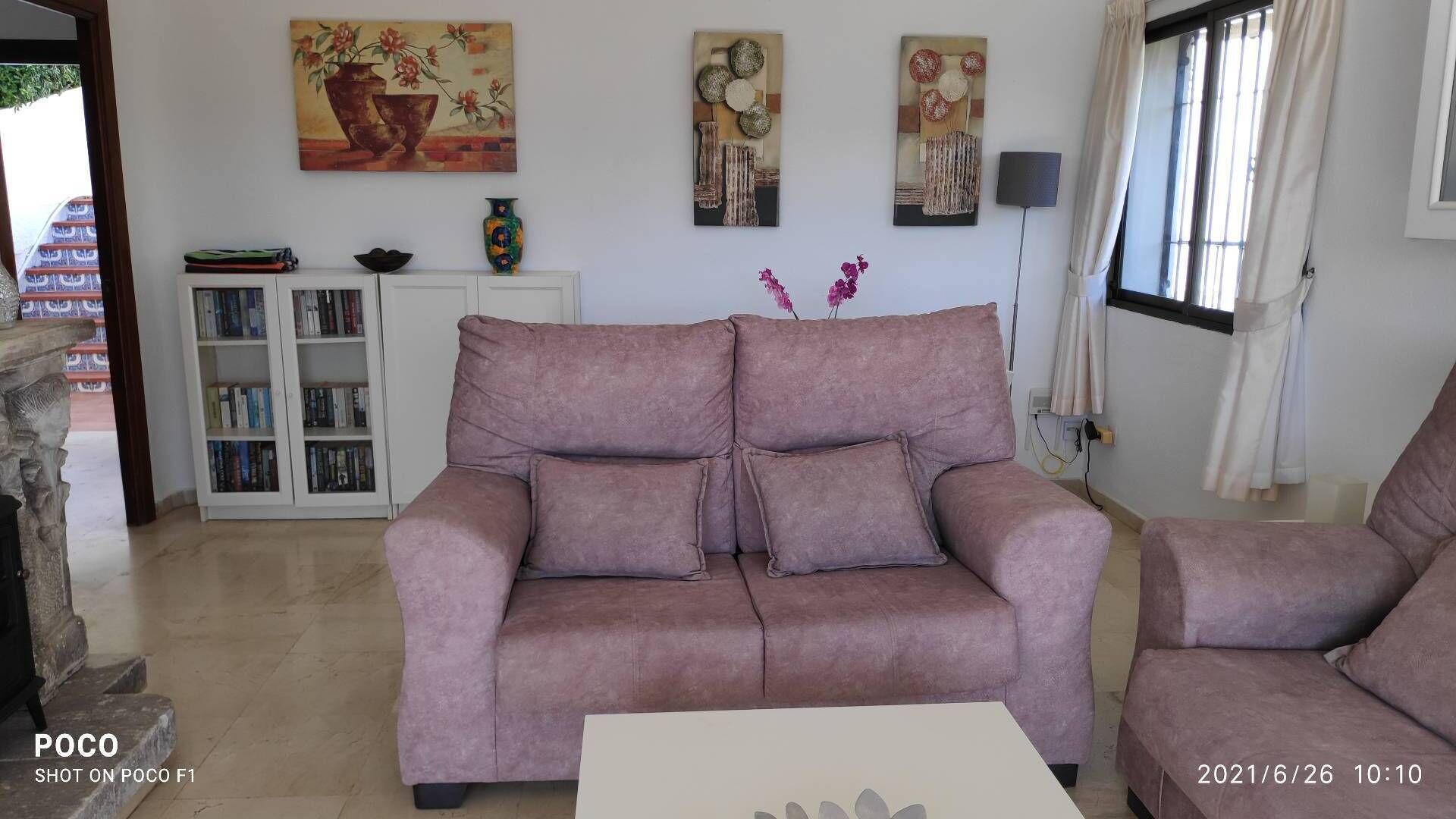 Smart TV, fireplace, DVD player, books