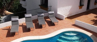 Betoverende villa met prive zwembad en een prachtig uitzicht, dicht bij het strand.