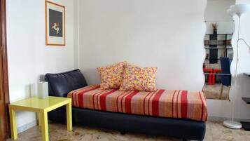 2 Schlafzimmer, Schreibtisch, Bügeleisen/Bügelbrett, kostenloses WLAN