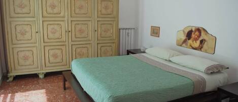 2 chambres, bureau, fer et planche à repasser, Wi-Fi gratuit