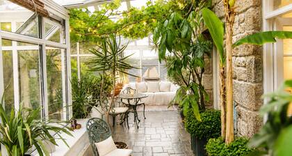 Cornish Farm House, with stunning gardens, and parking for 3 cars
