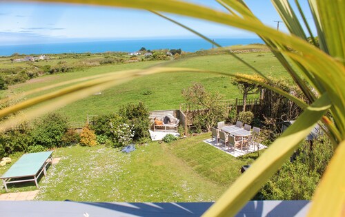 Cornish Farm House, with stunning gardens, and parking for 3 cars