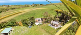 Cornish Farm House, with stunning gardens, and parking for 3 cars
