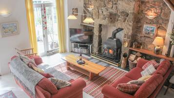 Smart TV, fireplace, DVD player, ping pong