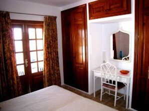 3 bedrooms, in-room safe, iron/ironing board, travel cot - Bungalow - Arrecife (Arrecife)