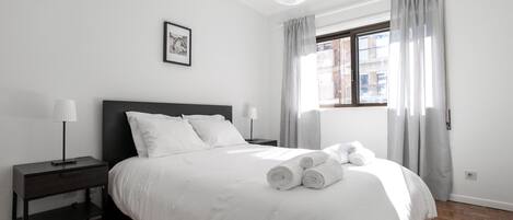 2 dormitoris, planxa i posts de planxar, wifi i roba de llit