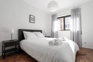 2 chambres, fer et planche à repasser, Wi-Fi, draps fournis