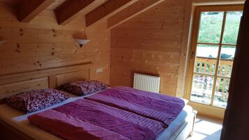 4 bedrooms, iron/ironing board, travel cot, free WiFi