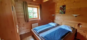 4 bedrooms, iron/ironing board, travel cot, free WiFi