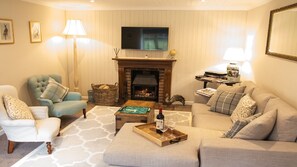 Smart TV, fireplace, DVD player, books