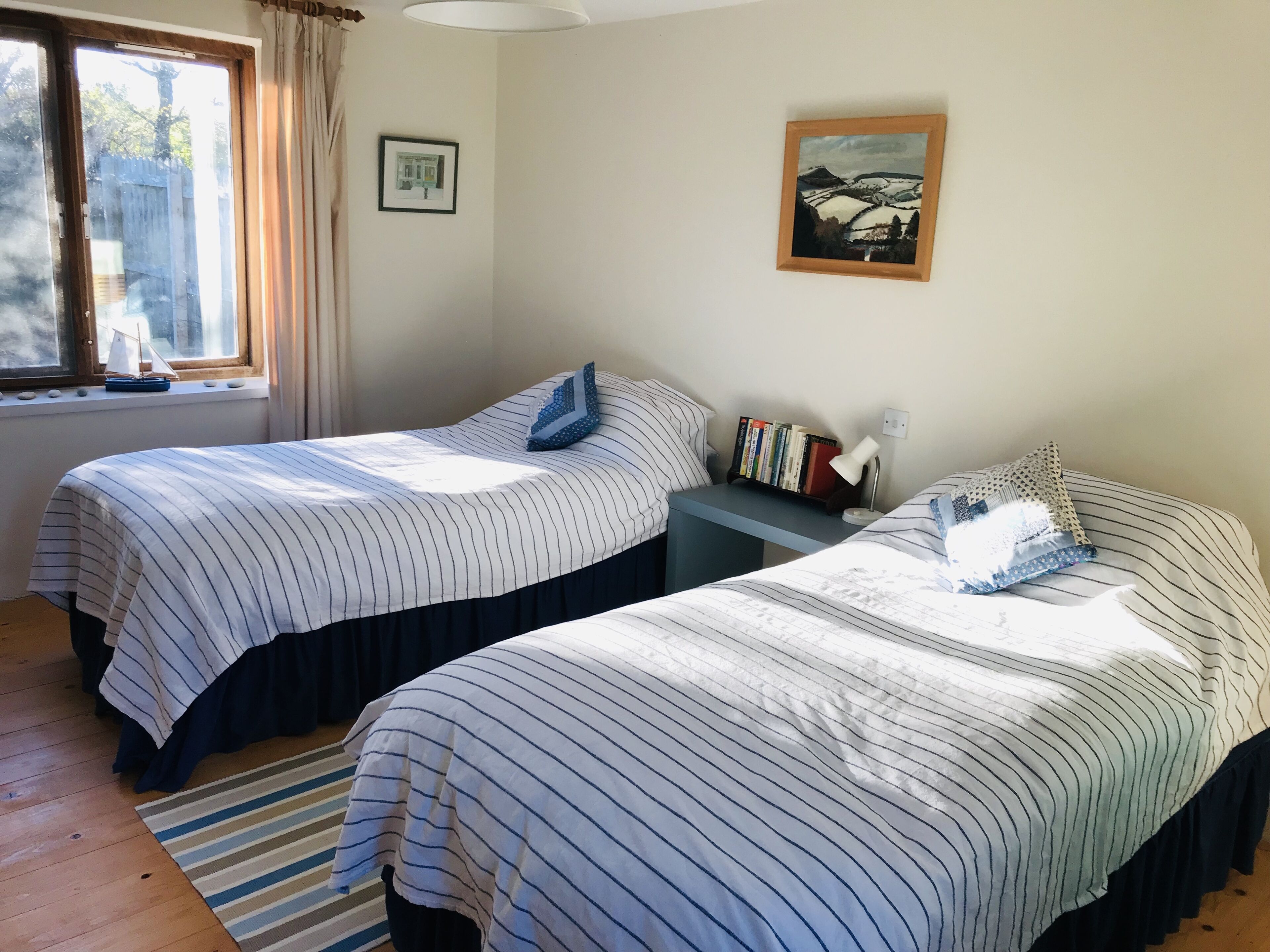 2 Schlafzimmer, Schreibtisch, Bügeleisen/Bügelbrett, Reisekinderbett