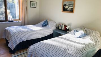 2 Schlafzimmer, Schreibtisch, Bügeleisen/Bügelbrett, Reisekinderbett