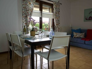 Dining - The relaxing holiday with or without family or with your pet friend (San Felice del Benaco)