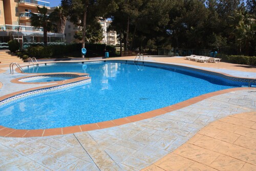 Apartment with pool and terrace overlooking the sea
