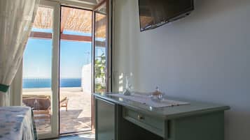 1 bedroom, in-room safe, desk, iron/ironing board