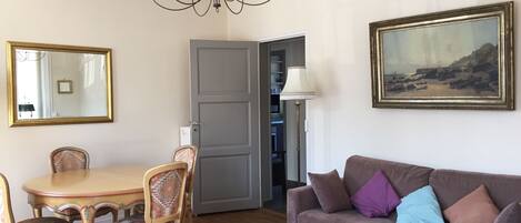 TV, DVD player, ping pong, books