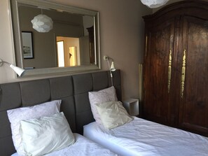 2 chambres, fer et planche à repasser, lit parapluie, Wi-Fi gratuit
