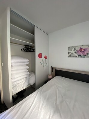 2 dormitoris, planxa i posts de planxar i wifi 