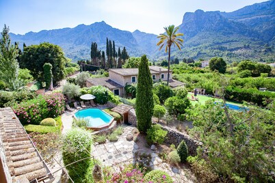House with character between the montains and the sea