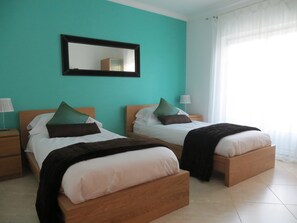 5 habitaciones, tabla de planchar con plancha, wifi y ropa de cama 