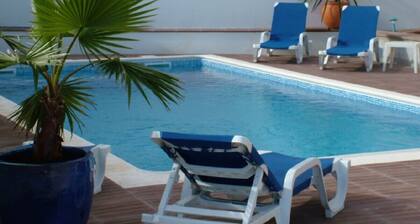 5* Large Villa -Heated Pool & Fast WIFI (Sleeps 12 +2) 40 mins Lisbon /Ericeira