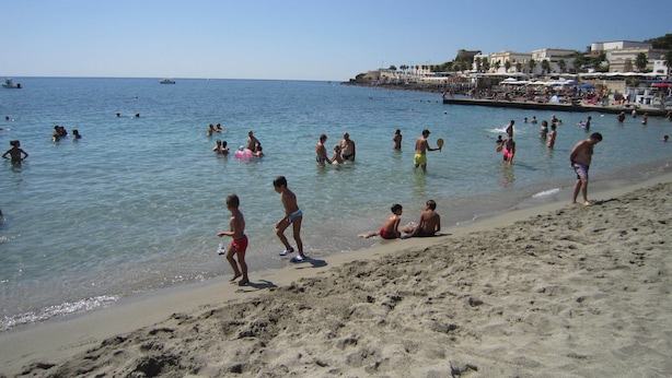 A beach with people swimming and walking along the shore. - ONLY 150 METERS FROM THE SEA OF S. SALENTO- MARIA DI LEUCA- PESCOLUSE-Torrevado (Leuca)