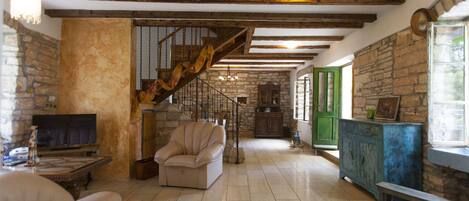 TV, fireplace, books, stereo