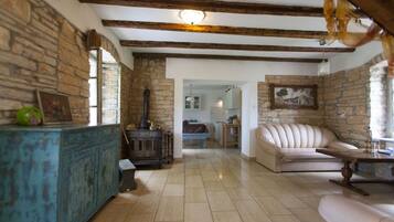 TV, fireplace, books, stereo