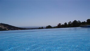 Pool - Superb Coastal Views, Infinity Pool, a Luxurious & Tranquil Private Family Villa (Monchique)